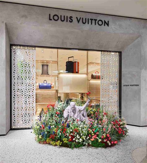 Rotterdam: Louis Vuitton shop.